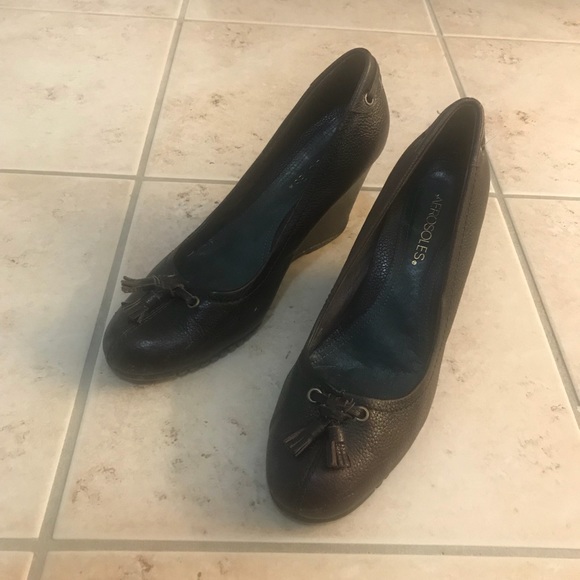 Super comfy Aerosole 4” wedges - Picture 1 of 6